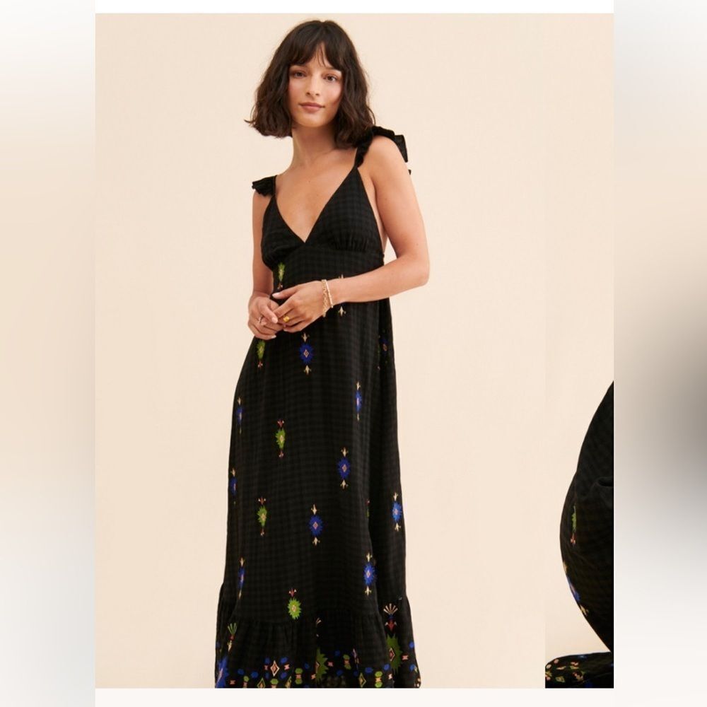 V-Neck Embroidered Maxi Dress
AnthropologieRetail: $138 size M